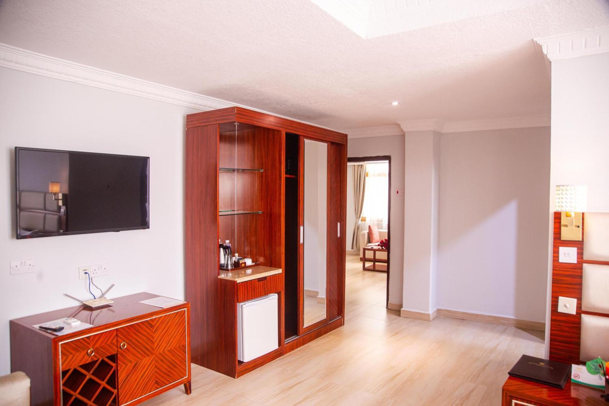 Tiffany Diamond Hotels Ltd - Indira Gandhi Street Daressalam Exterior foto