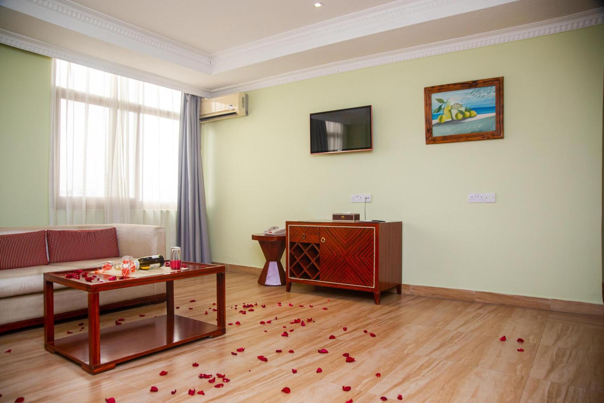 Tiffany Diamond Hotels Ltd - Indira Gandhi Street Daressalam Exterior foto
