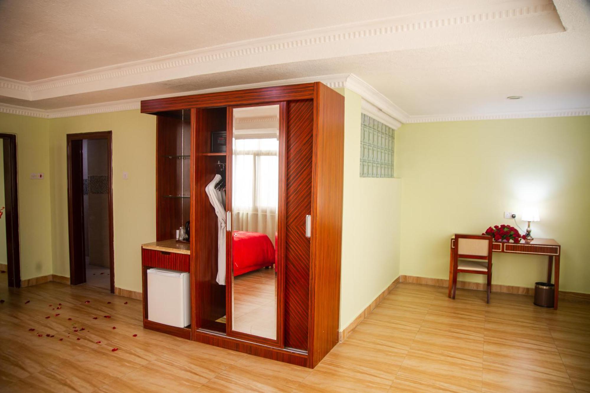 Tiffany Diamond Hotels Ltd - Indira Gandhi Street Daressalam Exterior foto